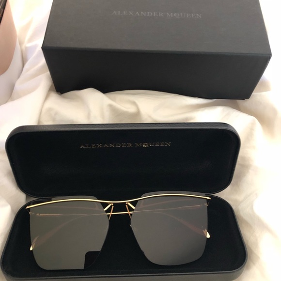 Alexander McQueen Accessories - Alexander McQueen sunglasses
